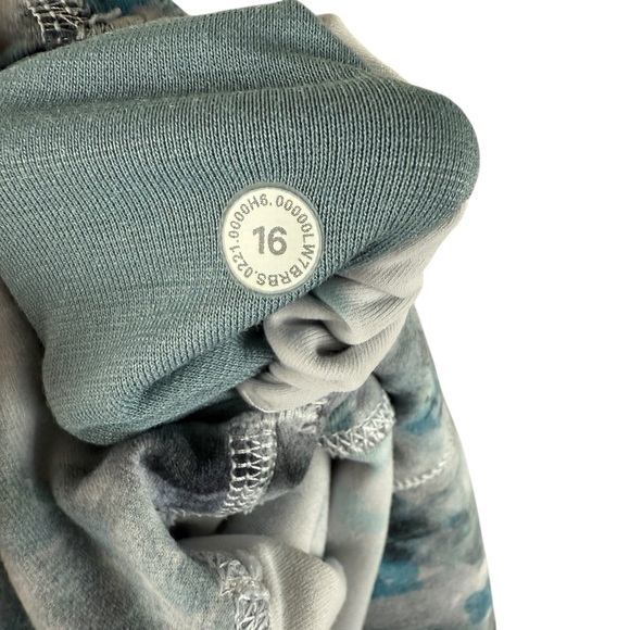 Lululemon Size 16 Align Shorts 8" Kaleidofloral Excellent condition Nulu Fabric - Picture 6 of 6